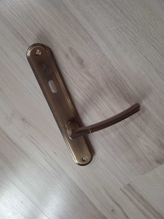 Klamki do drzwi używane