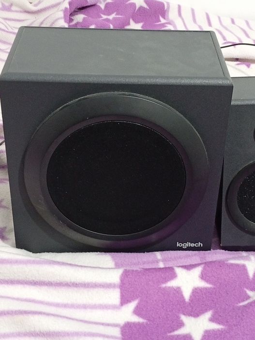 Subwoofer com Colunas Logitech com bom som elevado