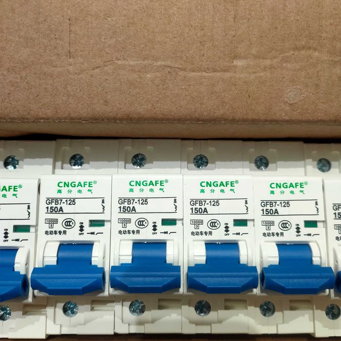 DC автомат постійного струму.