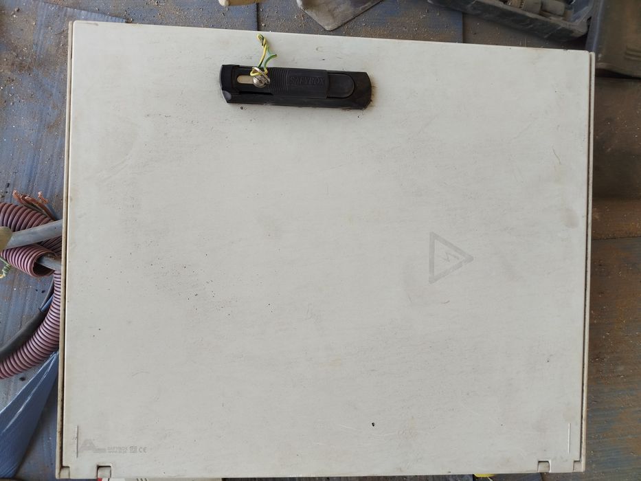 Quadro elétrico de obras como novo