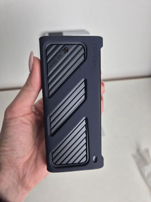 Кишеня  UGREEN 40 Гбіт/с M.2 NVMe з вентилятором охолодження
