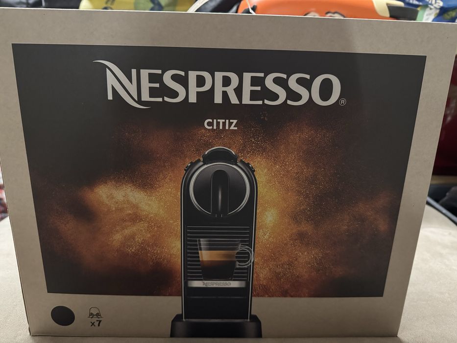 Máquina Café DELONGHI Nespresso Citiz Preto
