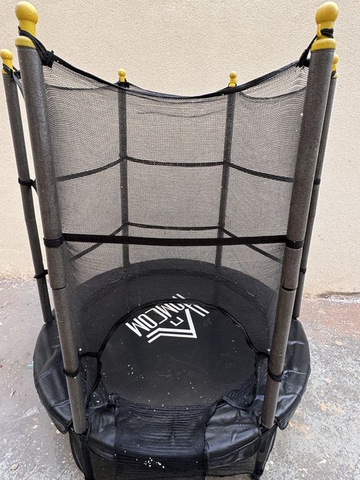 Trampolim para crianças