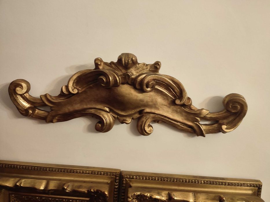 Talha dourada para aplicação na parede