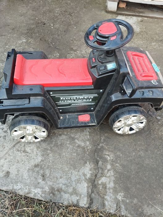 Дитячий електричний автомобіль