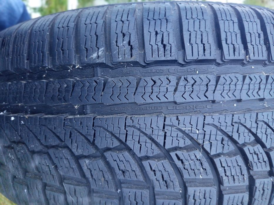 Opony 235/55/17 nokian wysokość bieźnika 7mm.