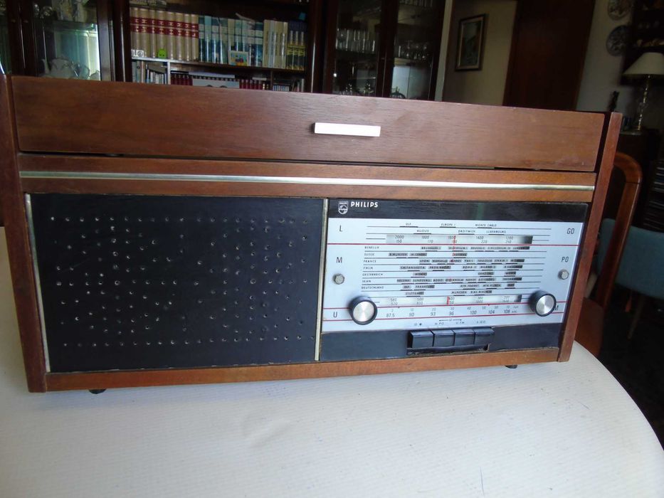 gira discos com rádio