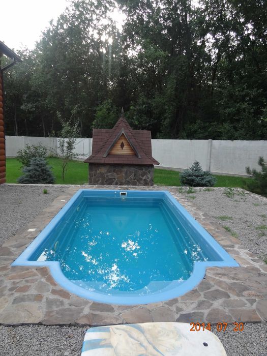 Продам усадьбу в Орловщине (3 дома на участке 40 соток)бассейн, беседка, камин