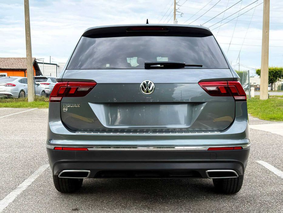 Volkswagen Tiguan      2021