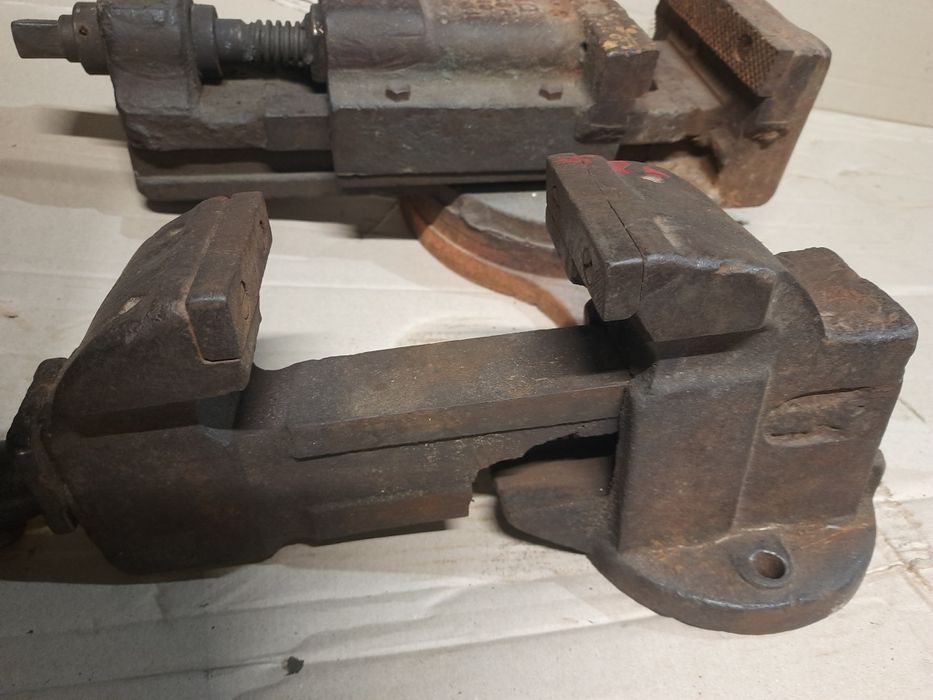 Тиски слесарные 90мм,разбег 120мм.