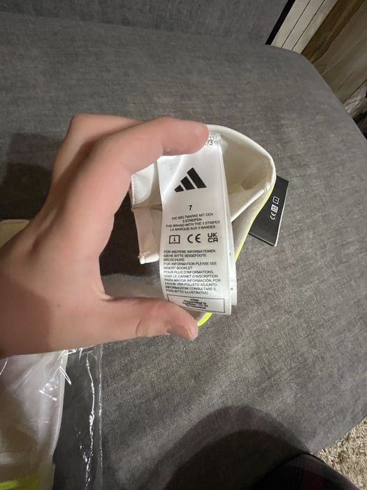 НОВІ футбольні рукавиці Adidas