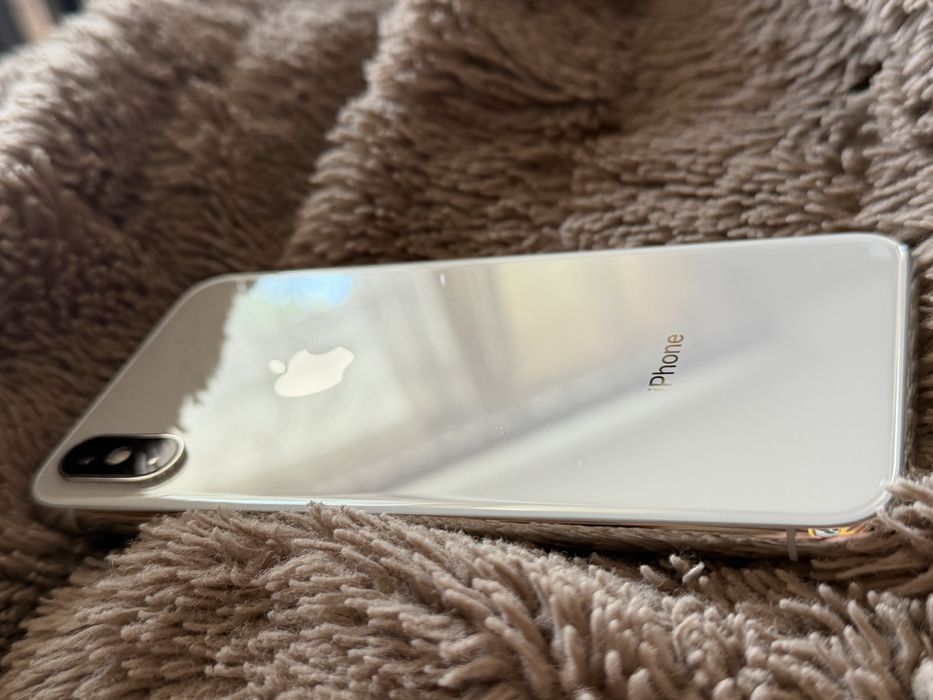 iPhone X, на 64 ГБ белого цвета