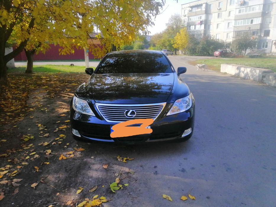 Продам семейный автомобиль