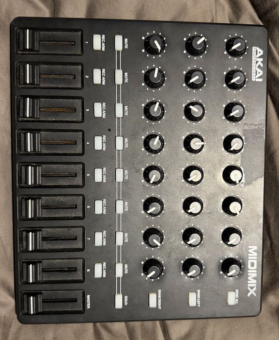 Controlador AKAI MIDIMIX