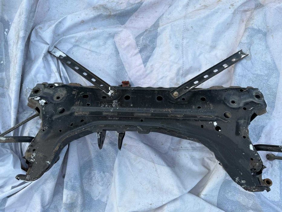 Ford Fiesta MK7 belka belka przednia sanki przód