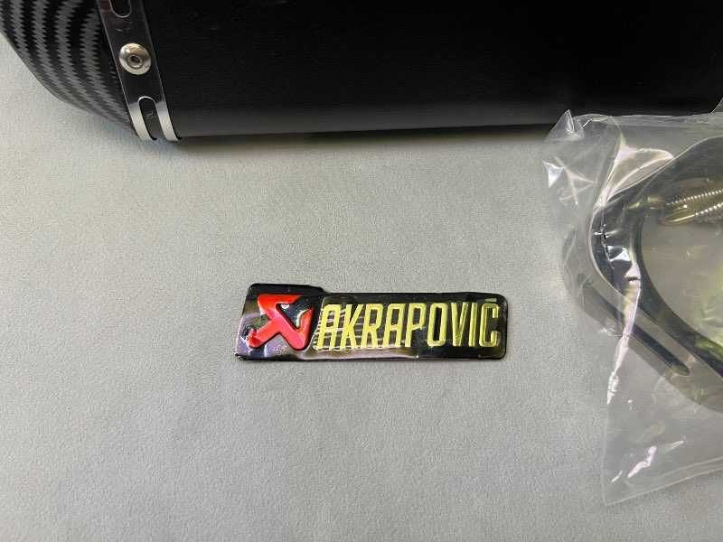 Tłumik motocyklowy z naklejką Akrapovic czarny jak nowy