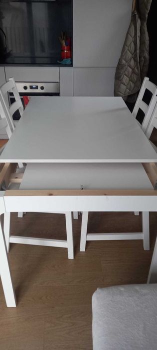 Conjunto de Jantar IKEA: Mesa Extensível + 4 Cadeiras (Branco)