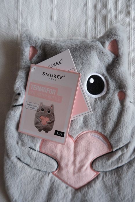 Termofor Smukee Home 1.2L kot, miły w dotyku