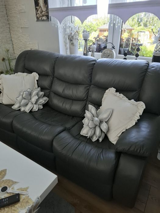 Sofa plus dwa fotele.