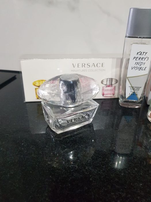Flakony od perfum Versace Burberry