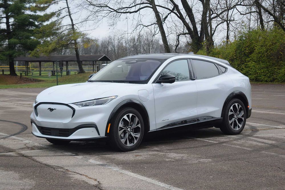 Ford Mustang Mach-E Gt      2023
