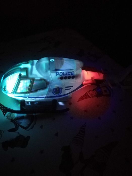 Продаю интерактивную игрушку вертолет " POLICE  JYD178A-3 "