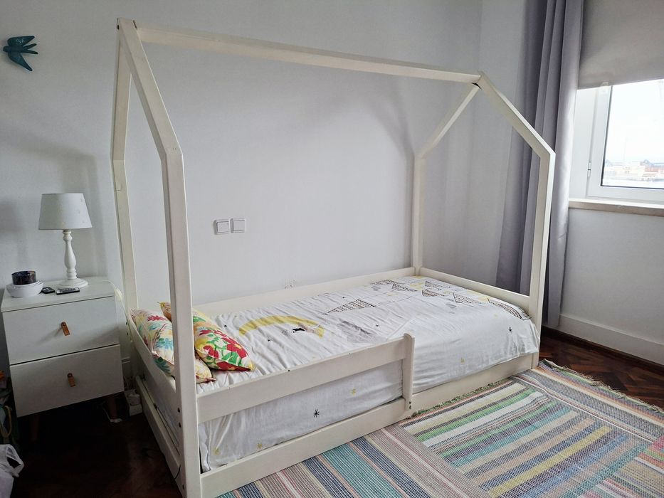 Cama de criança em madeira