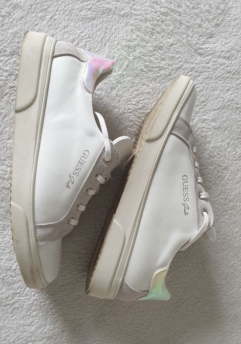 Białe Sneakersy Guess r.37 J.Nowe
