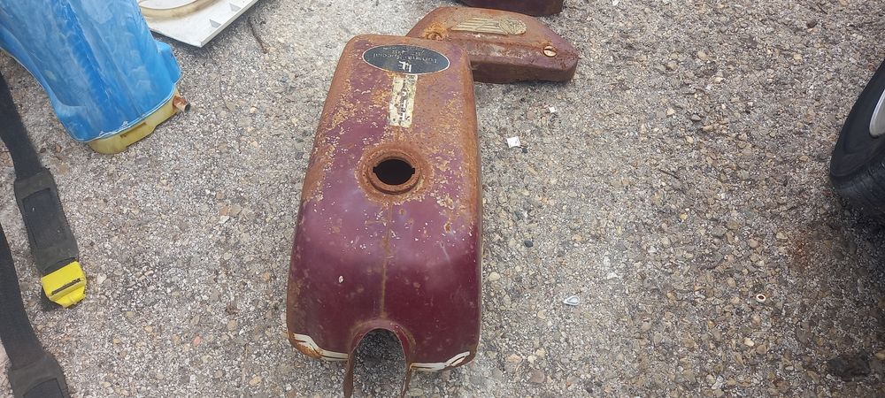 Peças de motorizada antiga
