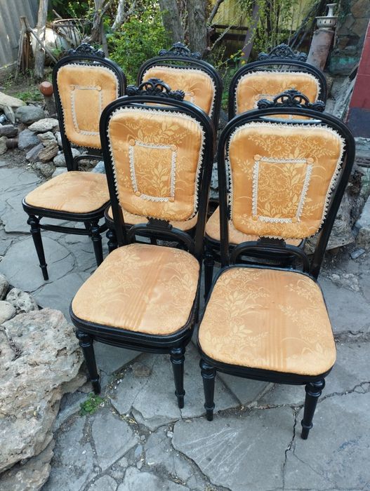 Стулья.  Старинные.    . Кушетка.    Мебель  старинная