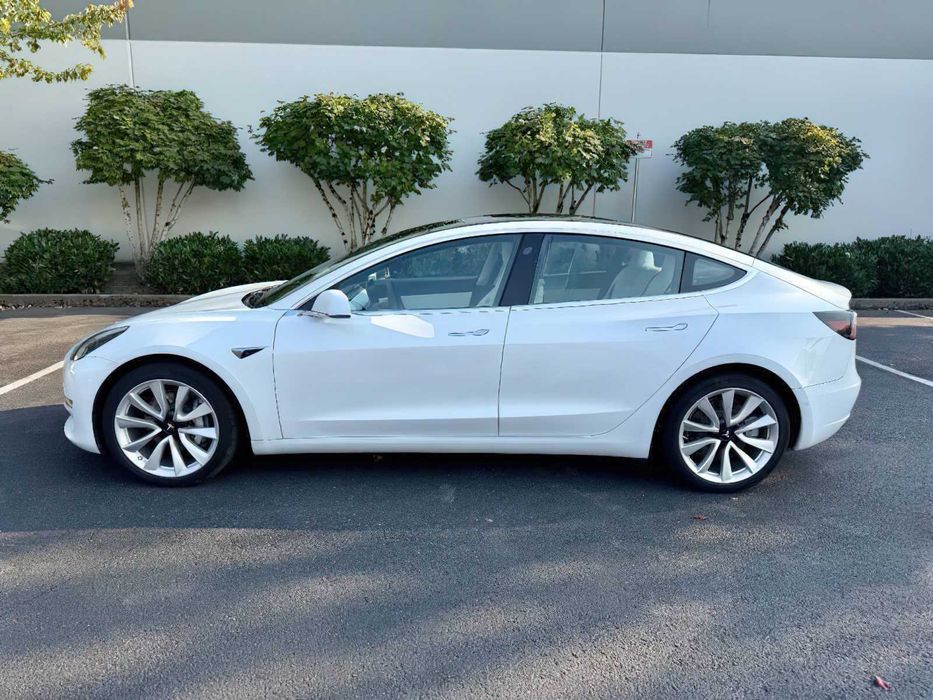 Tesla Model 3 Long Range      2019