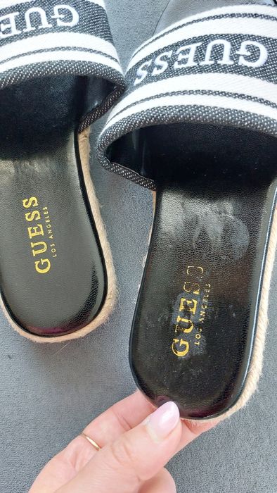 Nowe klapki Guess rozmiar 35
