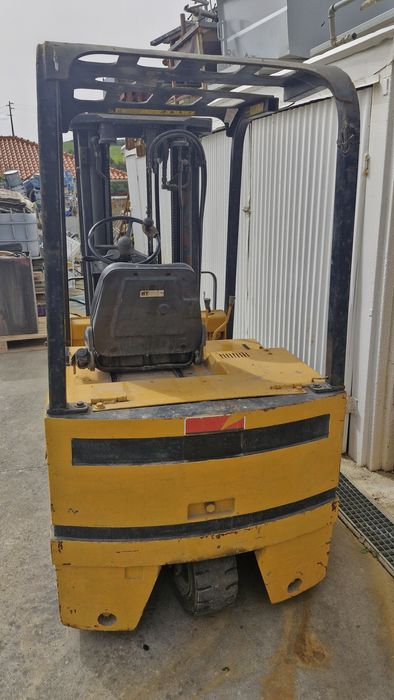 Empilhador  CAT F30A 1500Kg
