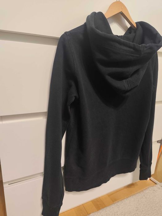 Czarna bluza z kapturem