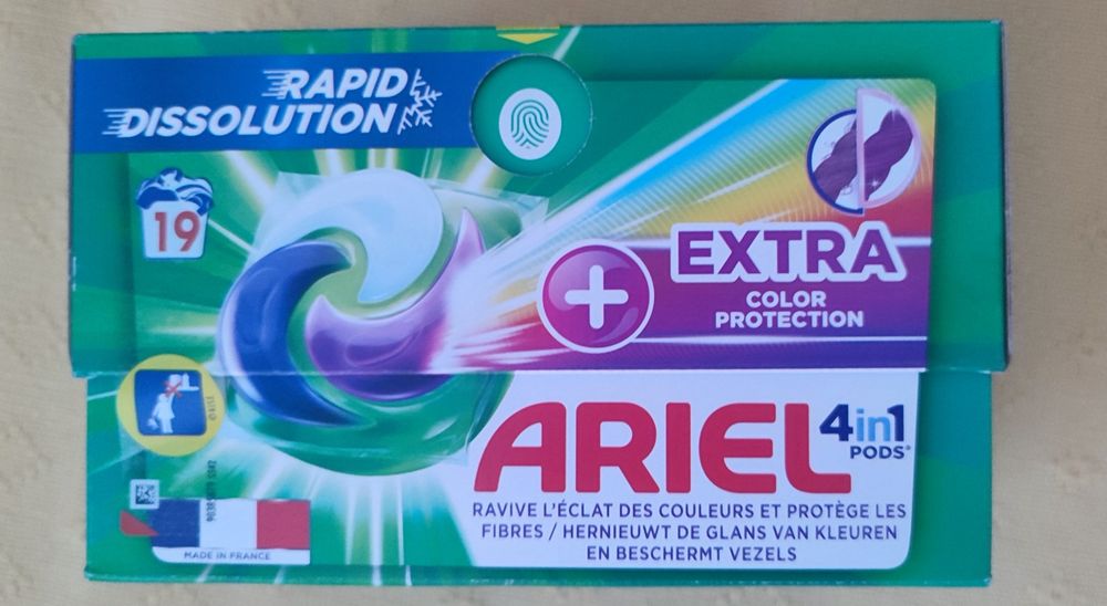 Kapsułki do prania Ariel 4 w 1 Extra Color Protection, 19 sztuk,