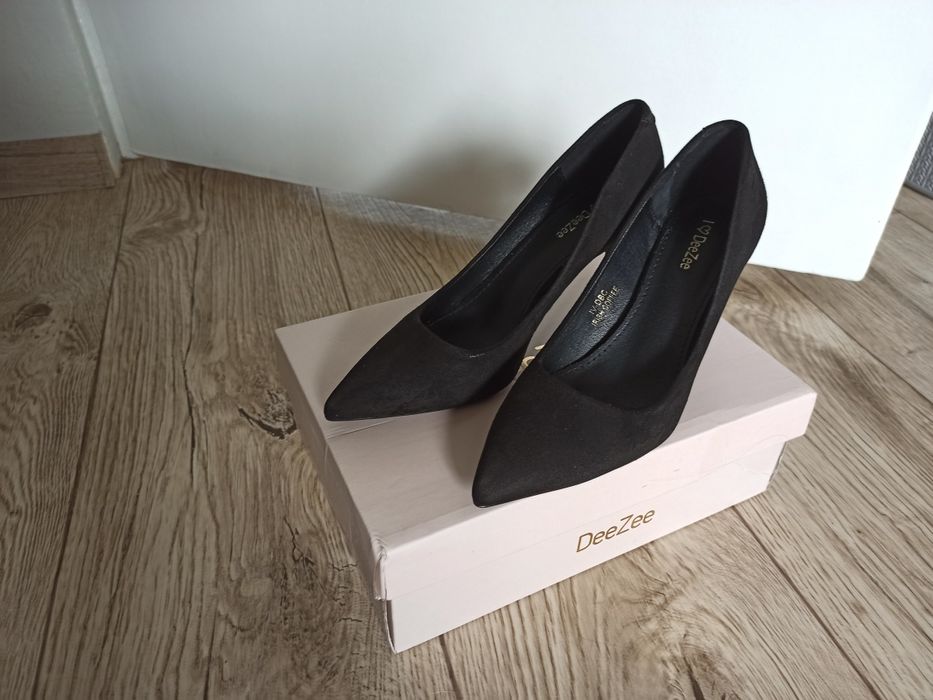 Szpilki DeeZee czarne zamszowe (Black Su), rozm. 36, wys. obcasa 8 cm