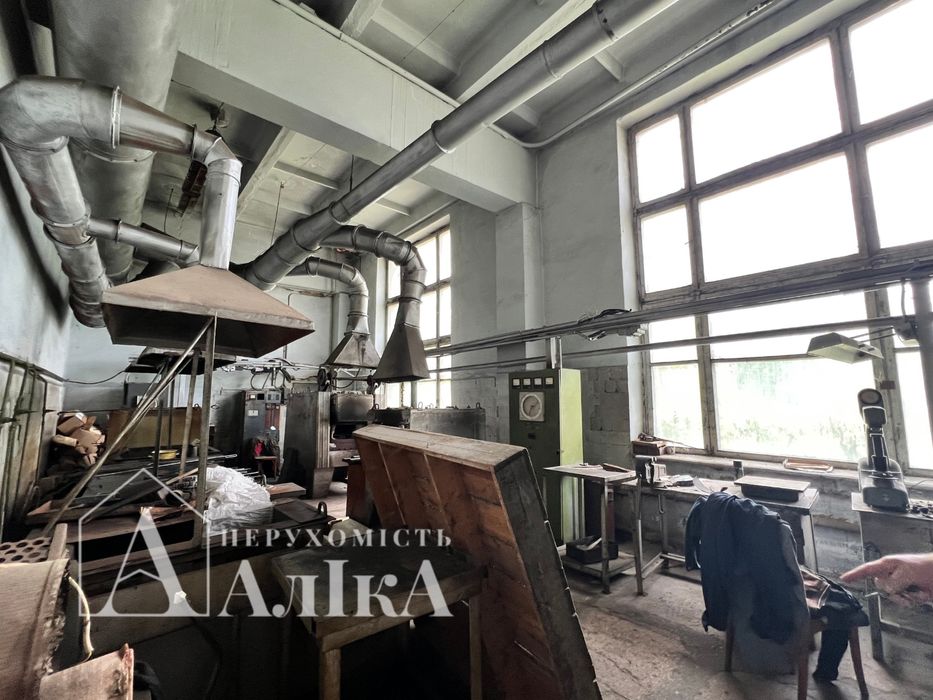 Продам велике Виробниче приміщення неподалік центру