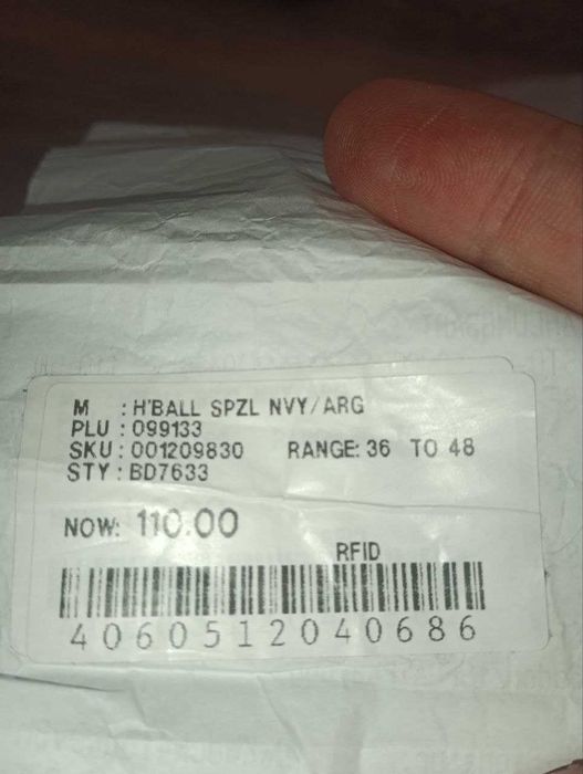 Кросівки adidas замшеві. Нові