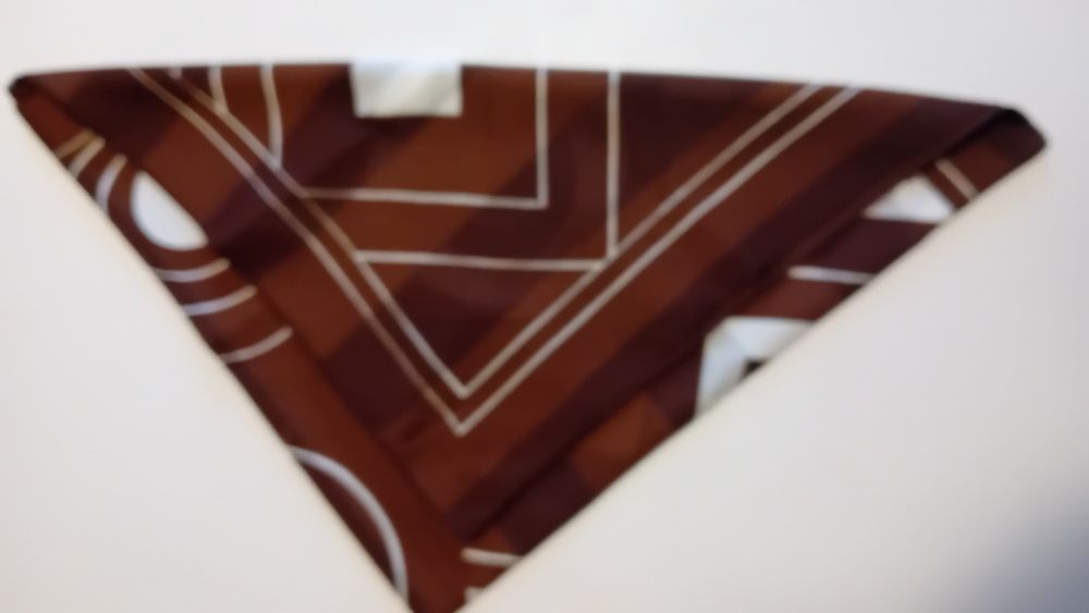 Chustka-apaszka w geometryczne wzory