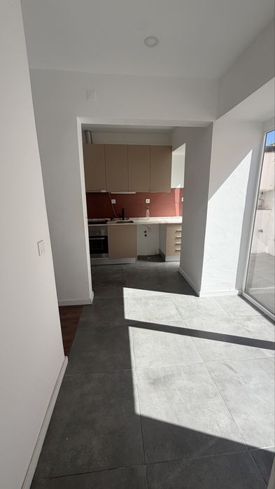Apartamento T2 no Barreiro com lugradouro