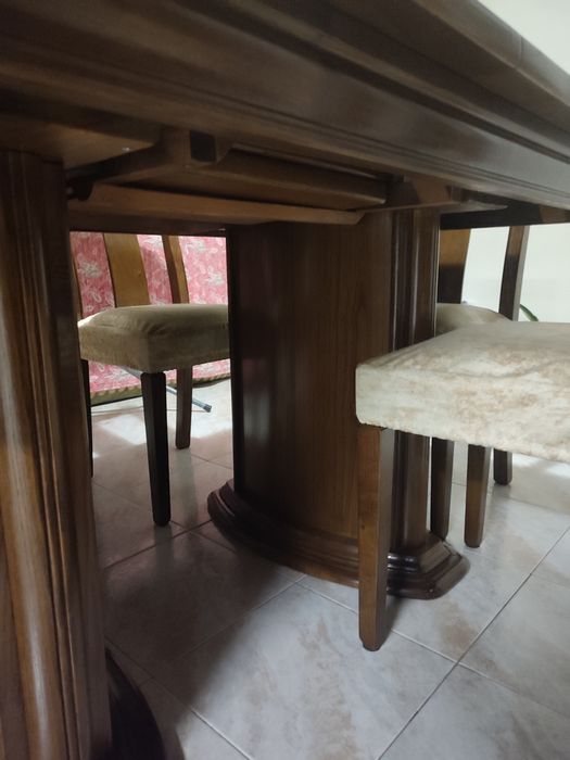 Mesa de sala+ seis cadeiras madeira