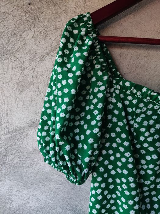 Zielona piękna sukienka w kwiatuszki