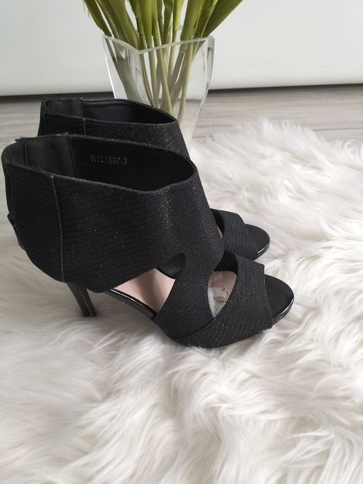 Buty czarne szpilki 38