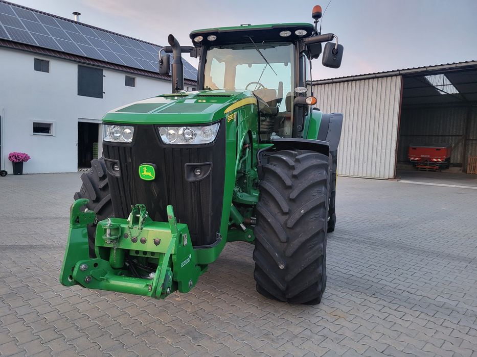 Ciągnik rolniczy John Deere model 8310r