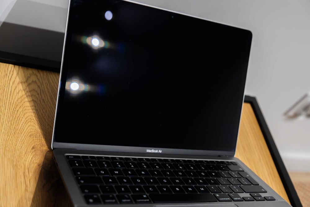 Macbook Air M1 - 13 cali - 8GB RAM - 256GB