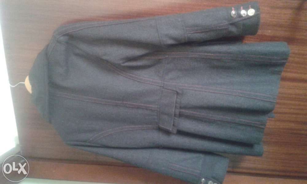 casaco cinza escuro marca alexo