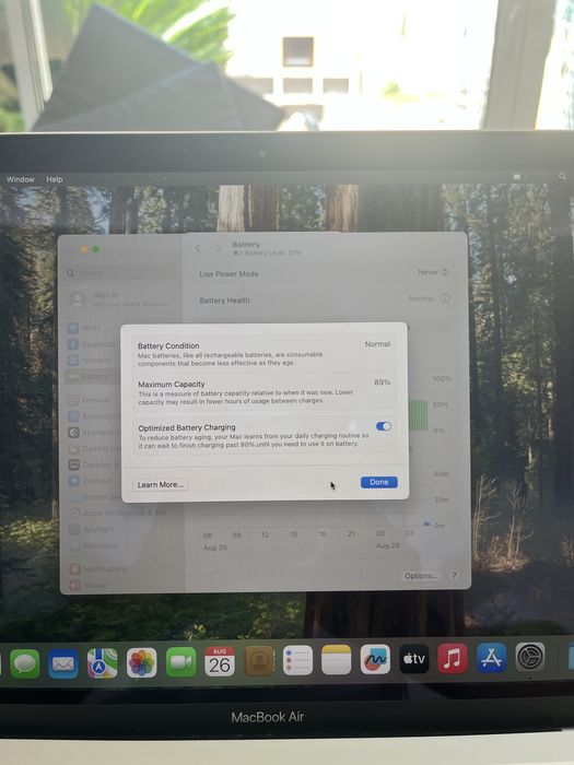 MacBook Air M1 2020, 8 GB RAM e 256 GB SSD.