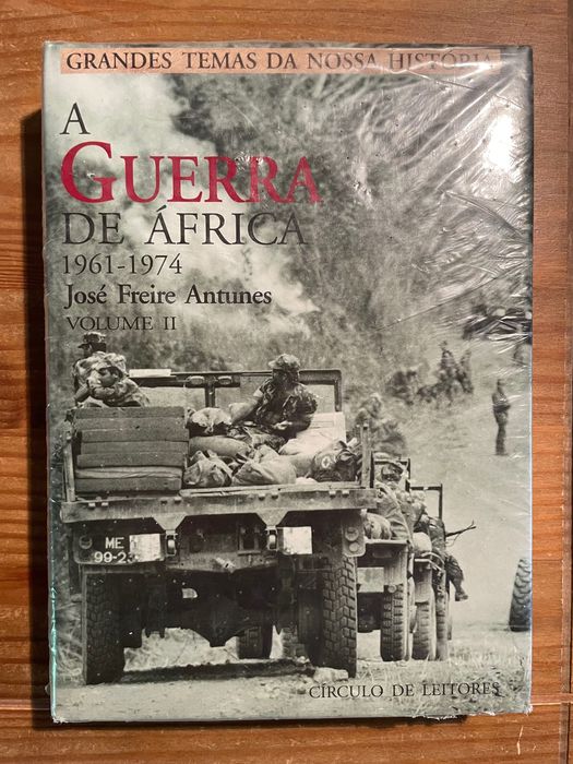 A Guerra de África (2 volumes) - José Freire Antunes (portes grátis)