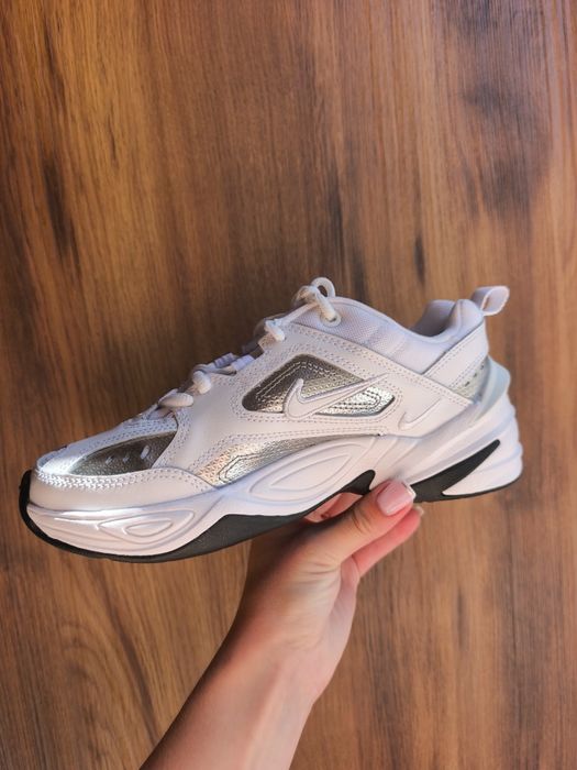 Нові  кросівки Nike