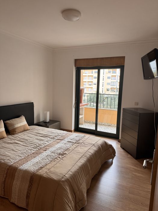 Arrenda-se quarto leiria